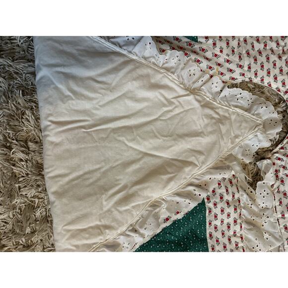 Vintage Handmade Quilted Christmas Tree Skirt 64” Red Green Cream Lace Trim - Picture 5 of 5